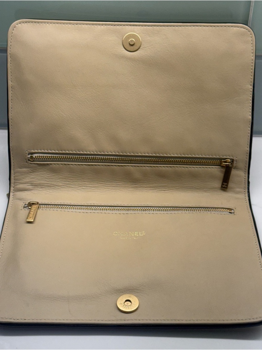 CHANEL VINTAGE  PATENT LEATHER CLITCH - Picture 14 of 16